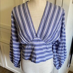 New with tags Banana Republic Blue and White Striped v-neck Blouse Sz 6